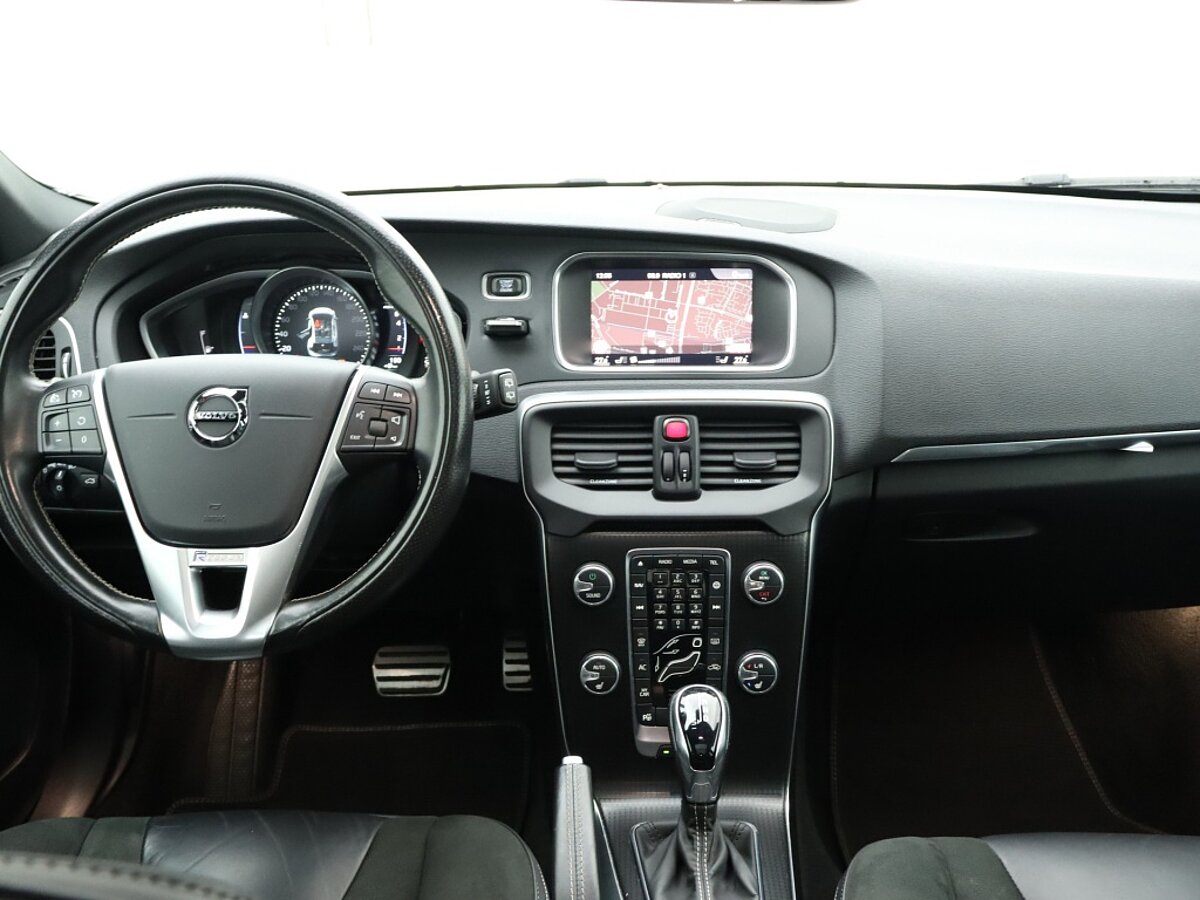 36012027 volvo v40 1 5 t3 polar sport 5 03