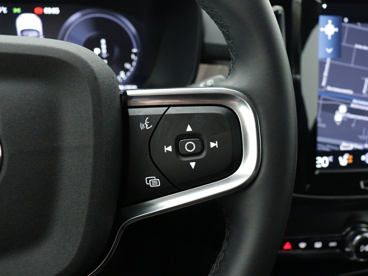 44288600 volvo xc40 1 5 t4 recharge plus bright 46