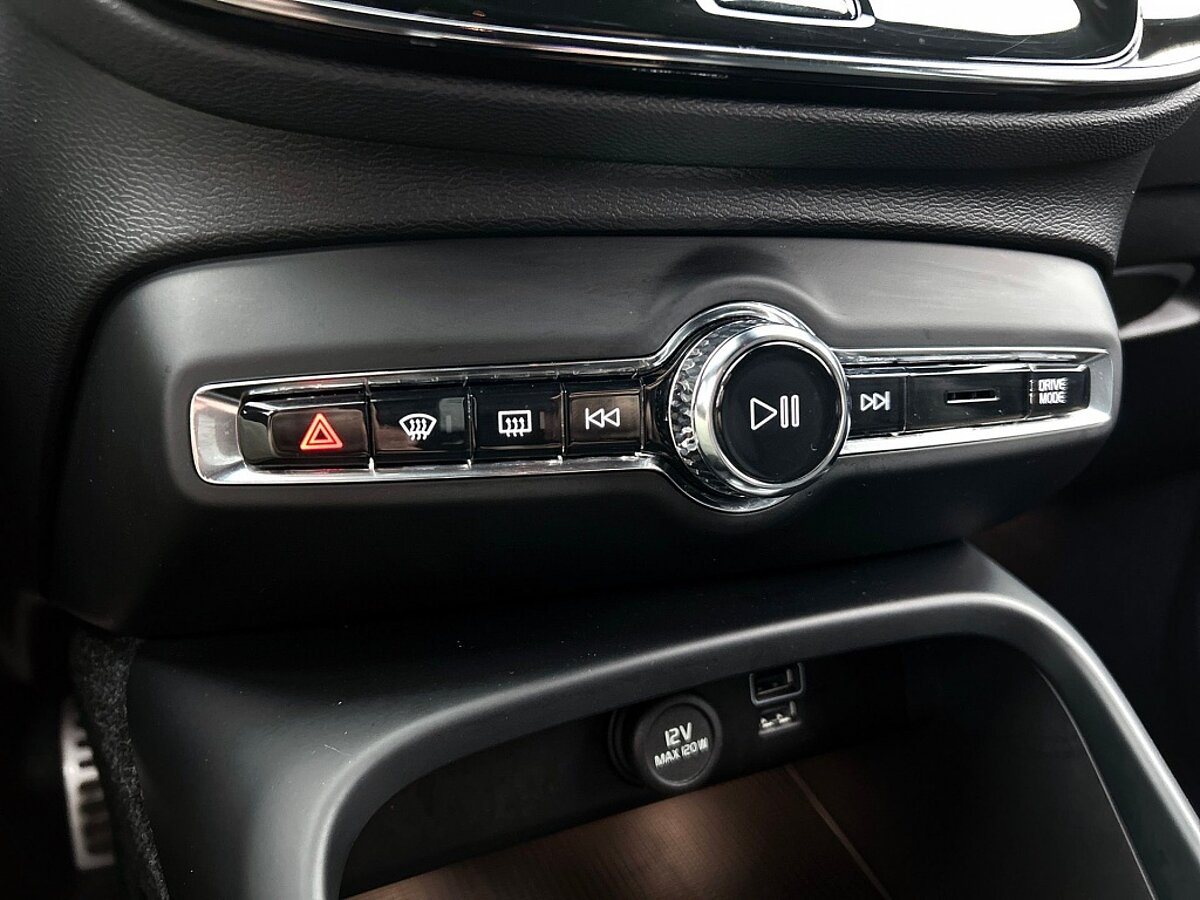45916107 volvo xc40 1 5 t4 recharge r design harman kardon 09