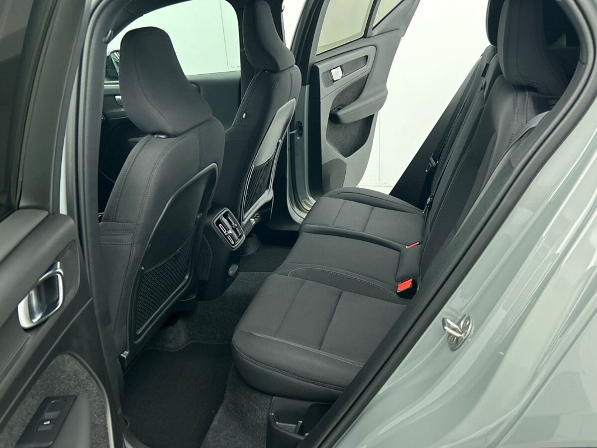 46247872 volvo xc40 extended range core 82 kwh cd024d