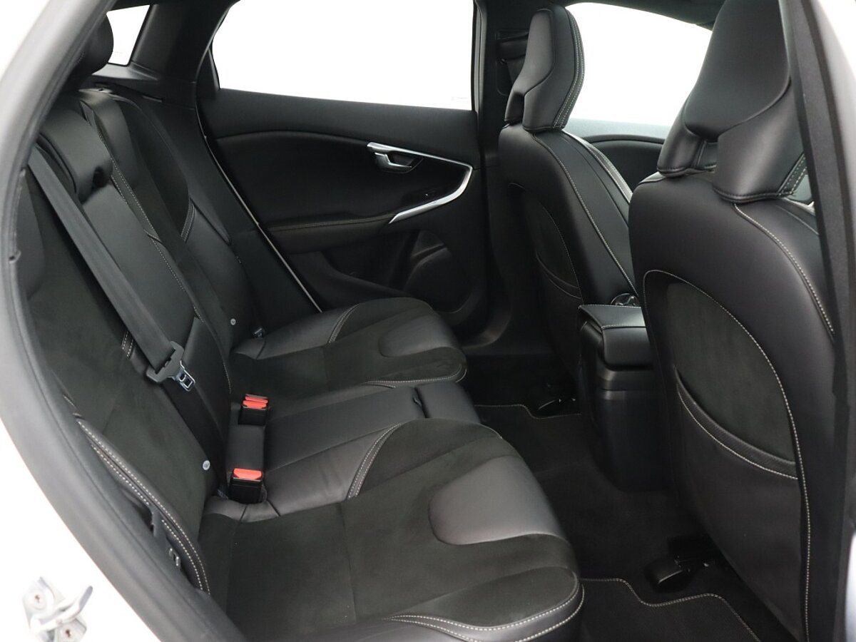 36007830 volvo v40 1 5 t3 polar sport panorama dak navigatie pdc 60