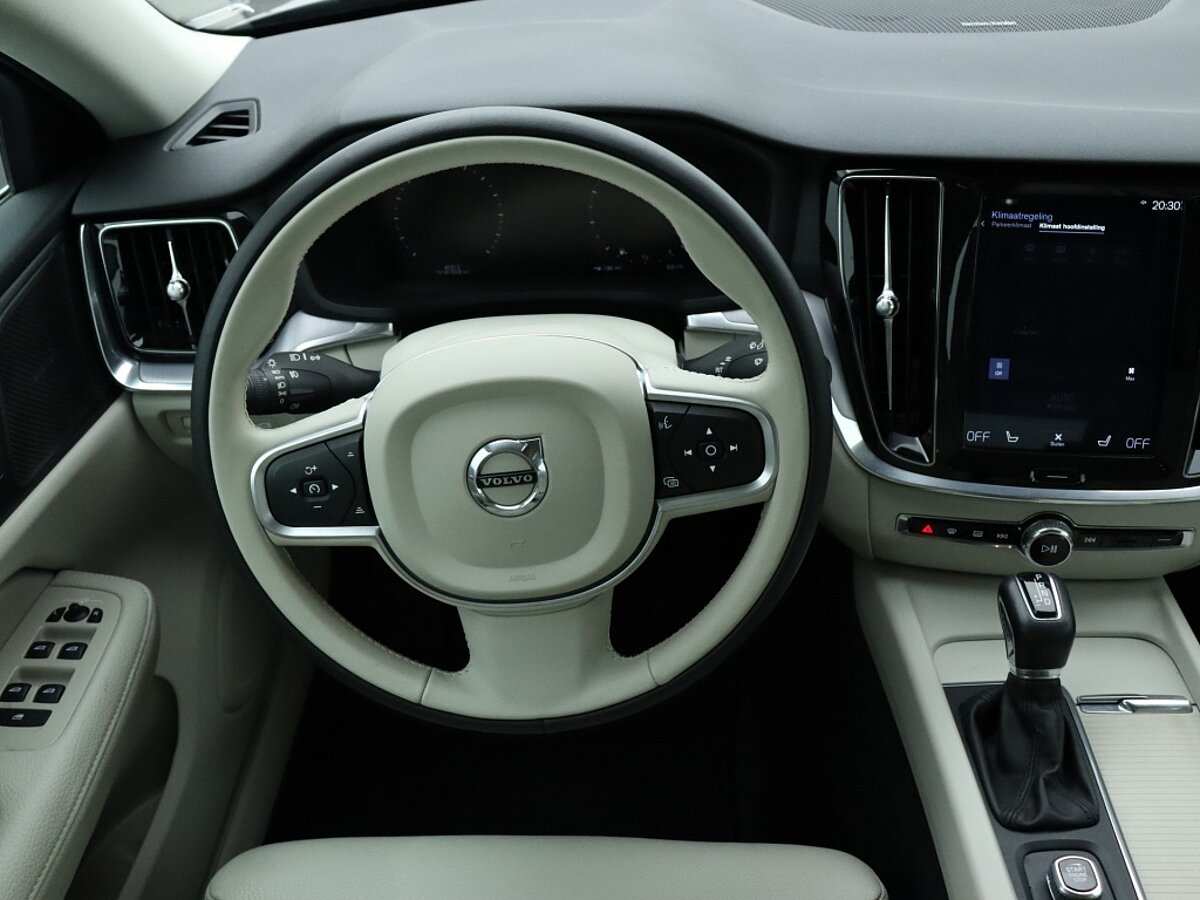 36126925 volvo v60 2 0 t5 momentum leder bliss harman kardon trekhaak 6 06