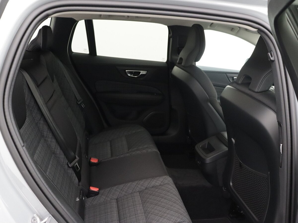45761063 volvo v60 cross country 2 0 b5 awd core 67