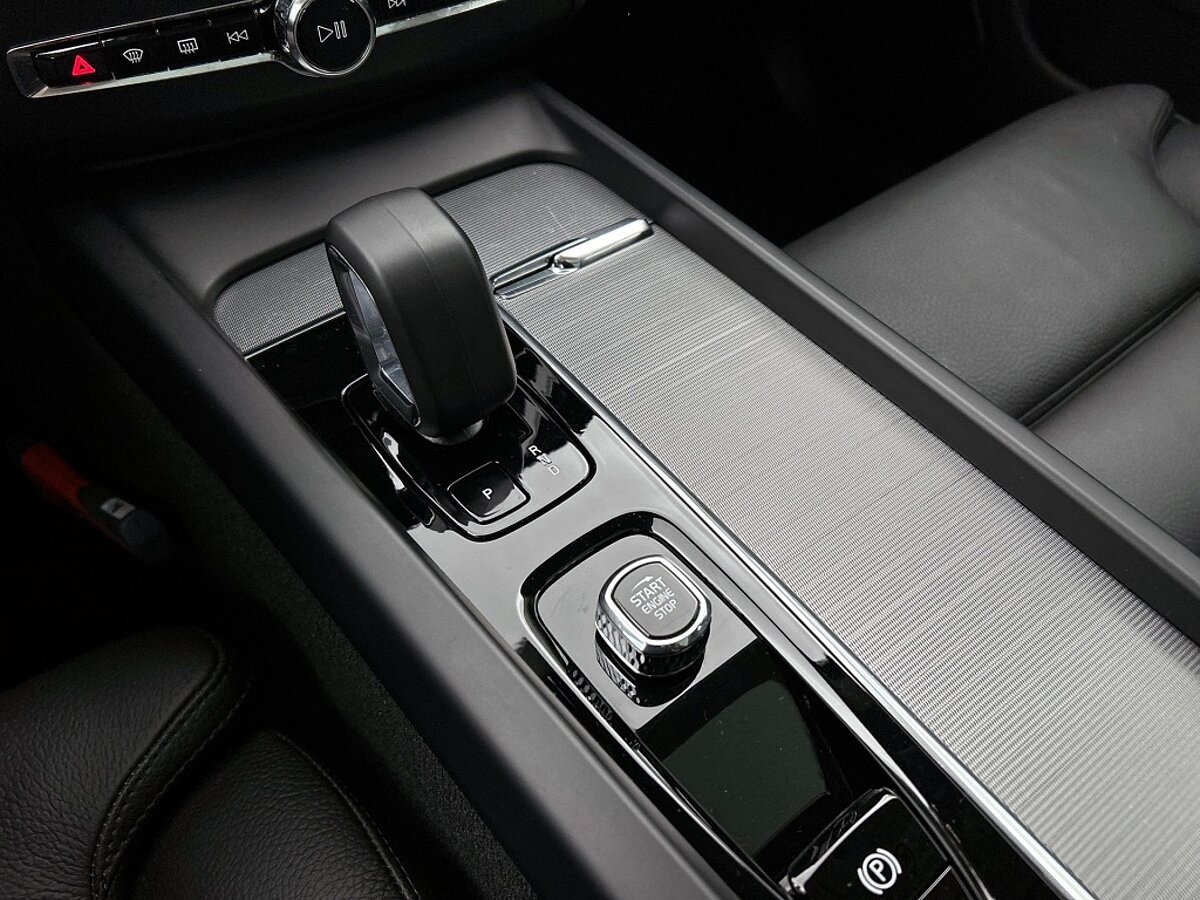 48760534 volvo xc60 2 0 t6 awd dark 048d65