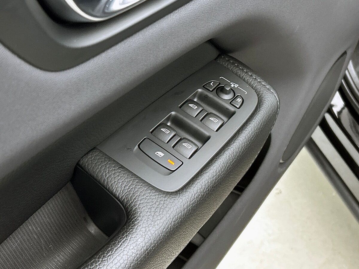 49419930 volvo xc60 t8 bright pano 20 inch long range 360 pilot assist 58