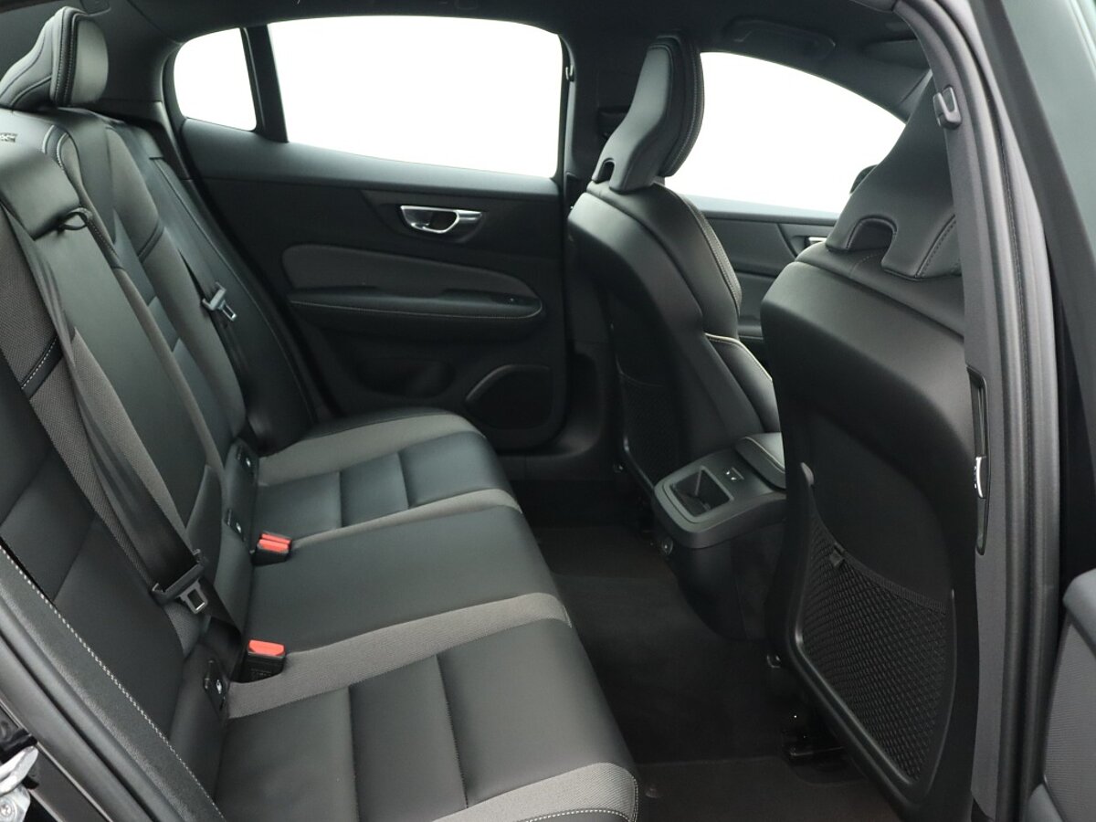 35329522 volvo s60 2 0 b3 plus dark 68