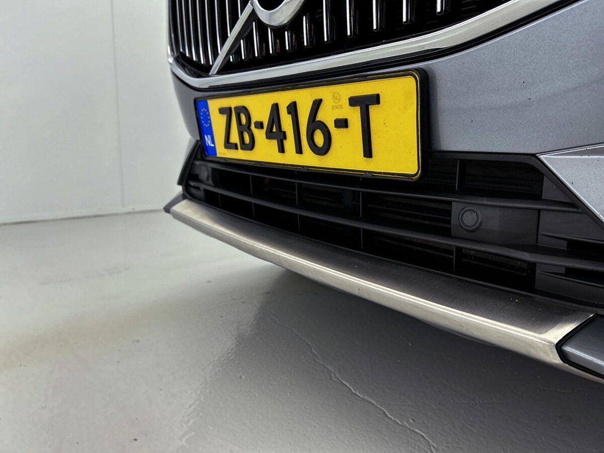 45217526 volvo xc60 2 0 t8 twin engine awd inscription 25