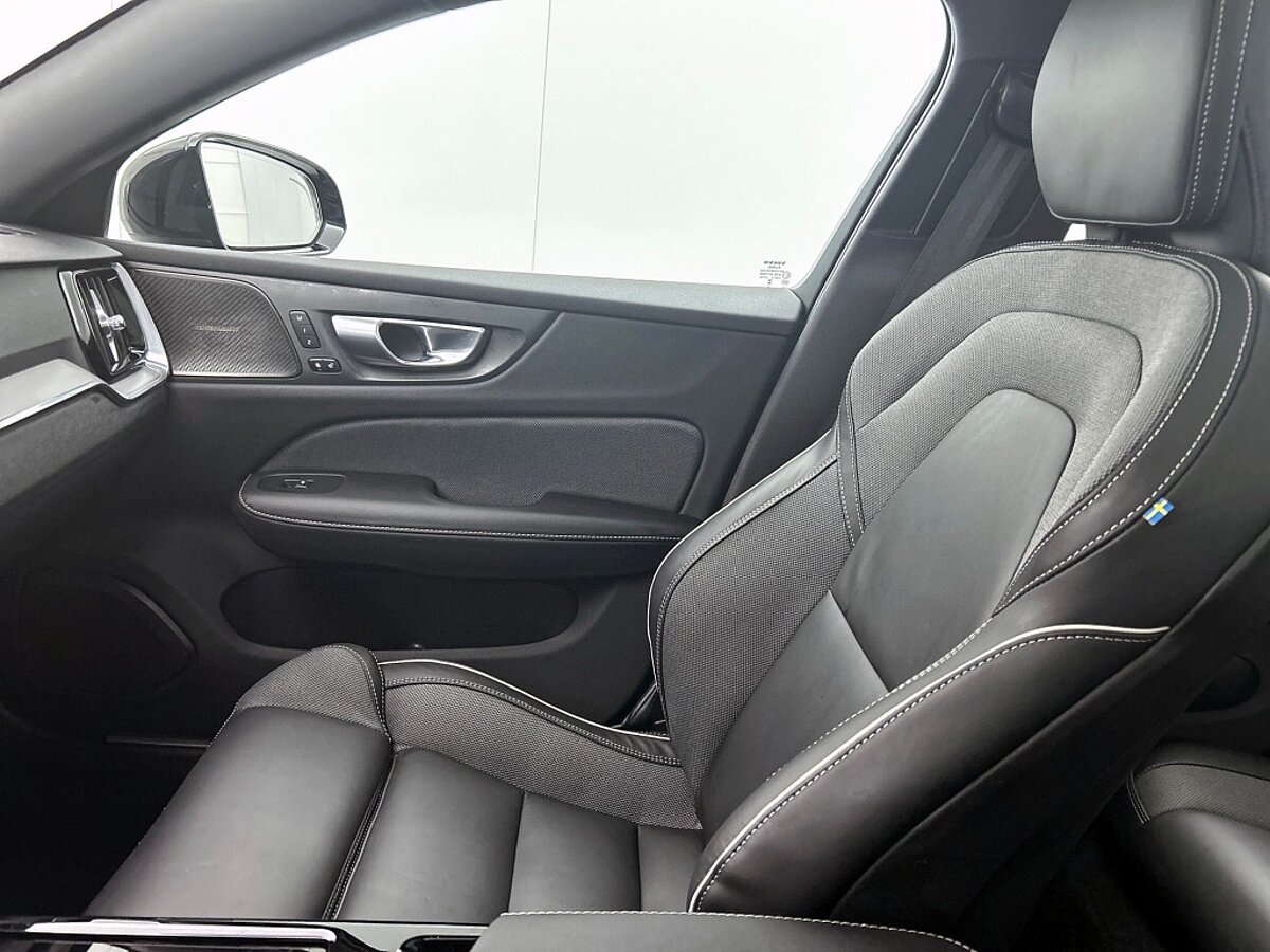 45497789 volvo v60 2 0 t6 awd plus dark 360a camera panoramadak harman kardon 03