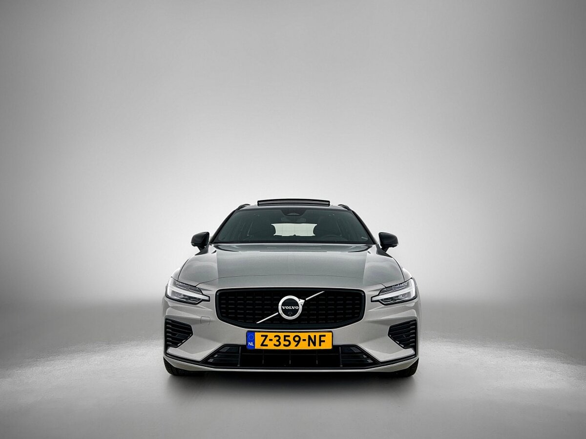 46737831 volvo v60 2 0 t6 awd plus dark 360a camera trekhaak panoramadak 6 04