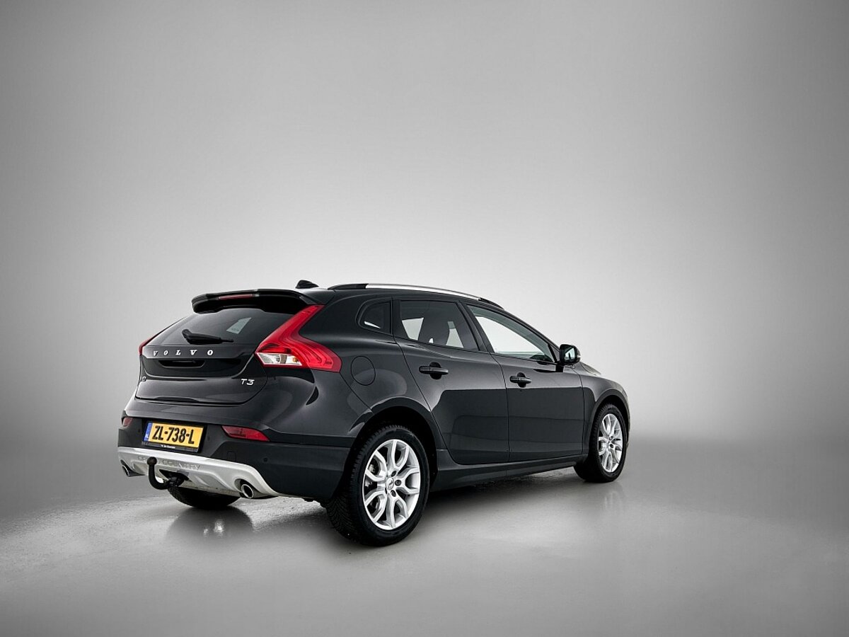 48880865 volvo v40 cross country 1 5 t3 polar luxury panorama dak trekhaak leder 4 01