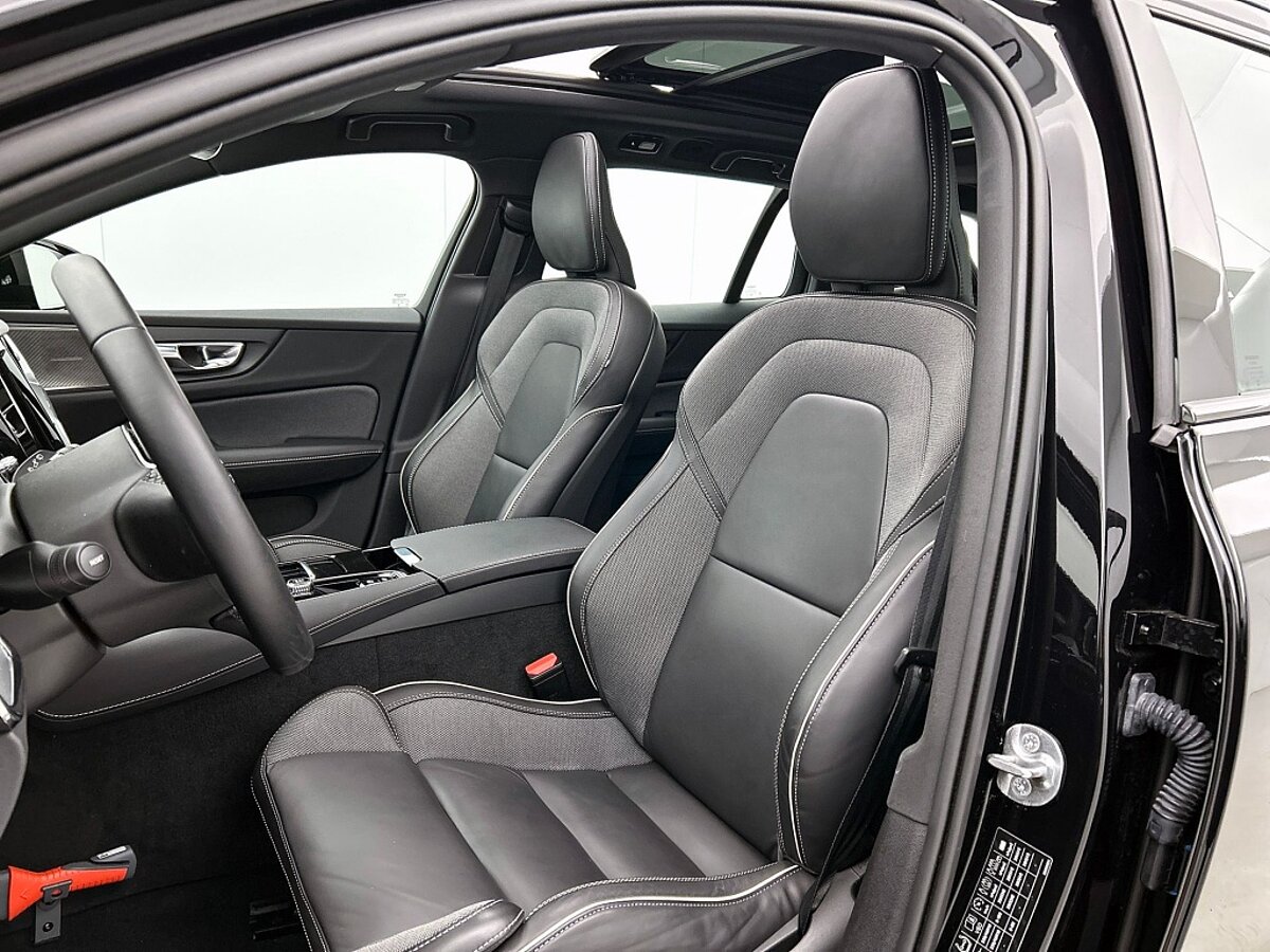 49041811 volvo v60 2 0 t6 awd plus dark panorama dak trekhaak 52