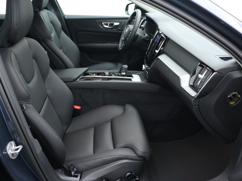 40173625 volvo v60 v60 b4 plus dark harman kardon audio nieuw uit voorraad c5eeff