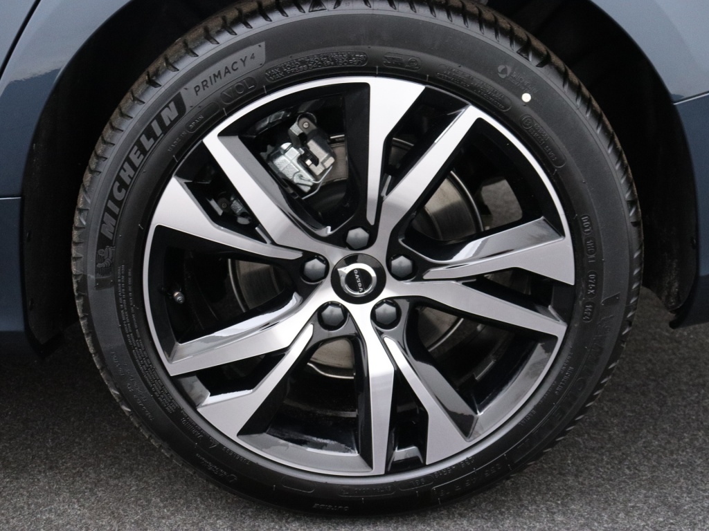 40173625 volvo v60 v60 b4 plus dark harman kardon audio nieuw uit voorraad e9ea9f