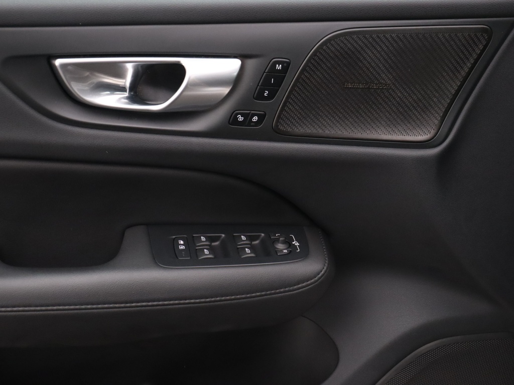 41451043 volvo v60 2 0 b3 plus dark panorama dak trekhaak lighting pack 2c4b1a