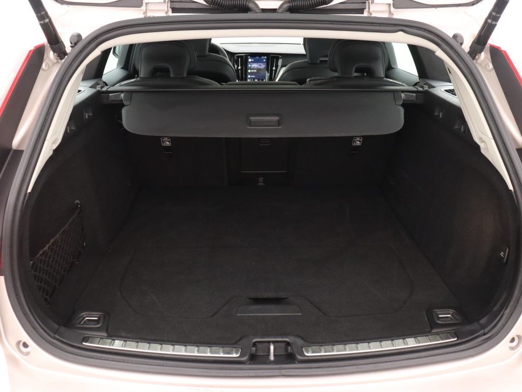 41451043 volvo v60 2 0 b3 plus dark panorama dak trekhaak lighting pack 340470