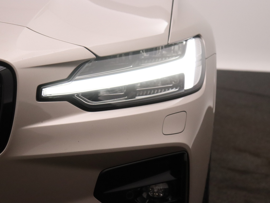 41451043 volvo v60 2 0 b3 plus dark panorama dak trekhaak lighting pack 987b56