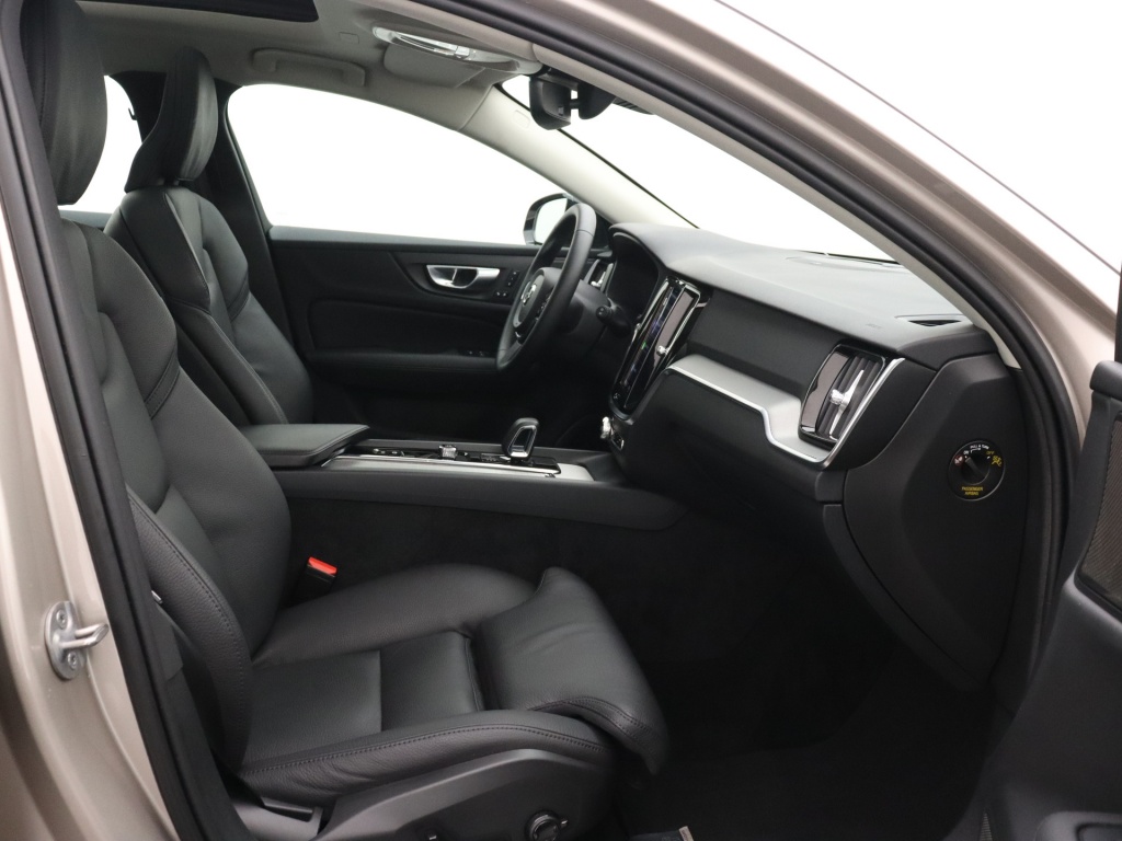 41451043 volvo v60 2 0 b3 plus dark panorama dak trekhaak lighting pack f29047