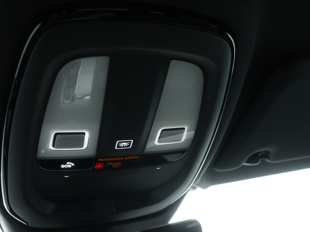 43755968 volvo v60 2 0 b3 plus dark sportstoelen zwarte hemel camera 71fc89