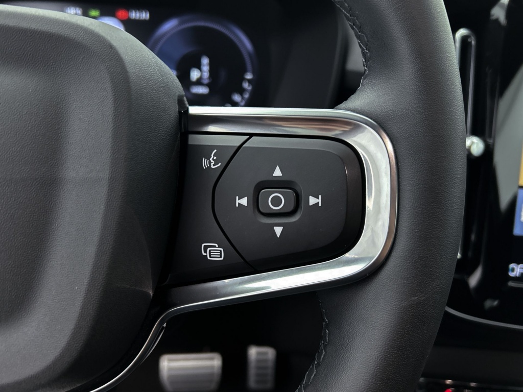 45429924 volvo xc40 1 5 t5 recharge r design 4187e8