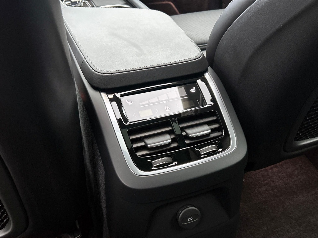 45880368 volvo xc90 2 0 t8 awd ultimate dark ae3a0b