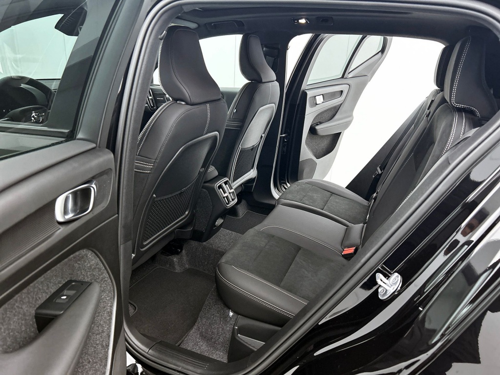 46277276 volvo xc40 xc 40 b4 plus black edition panoramadak 360 graden camera 26