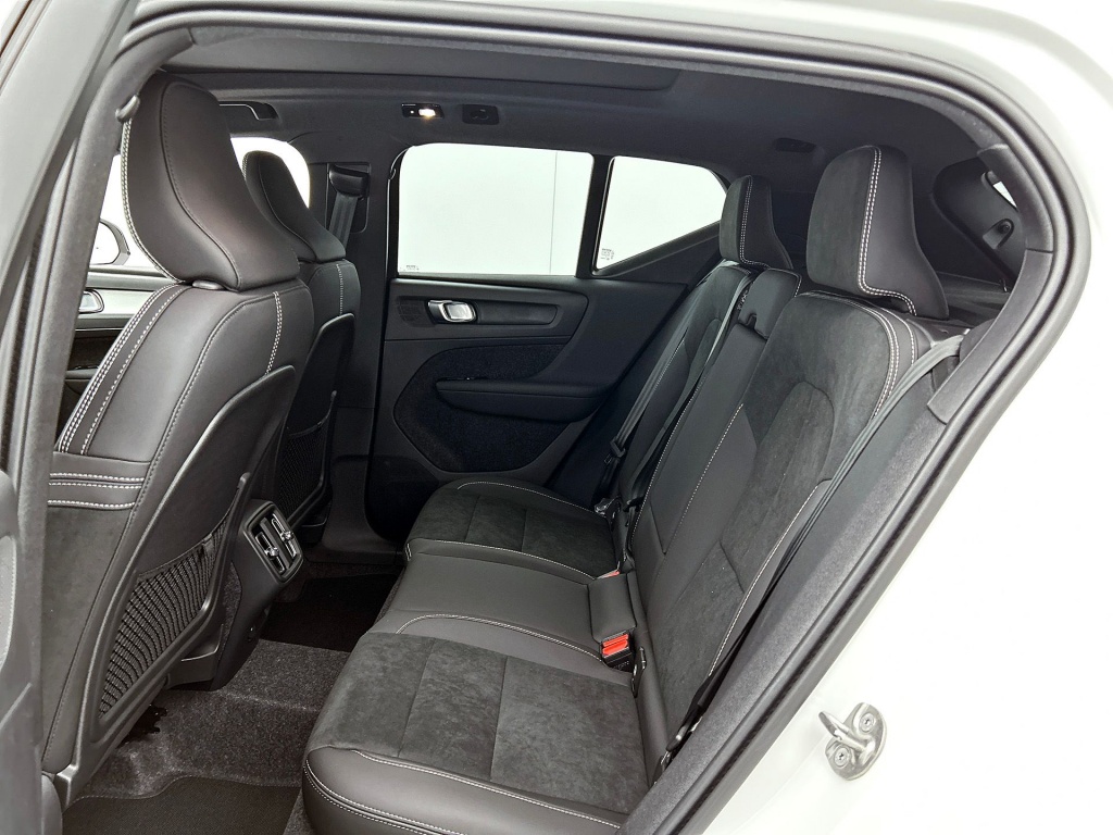 46347363 volvo xc40 xc40 b4 plus black edition lounge pakket 06