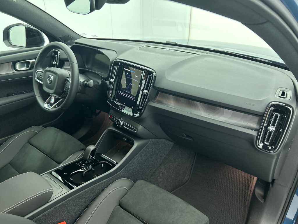 46688063 volvo c40 extended range plus 82 kwh trekhaak extra getint glas 315f48