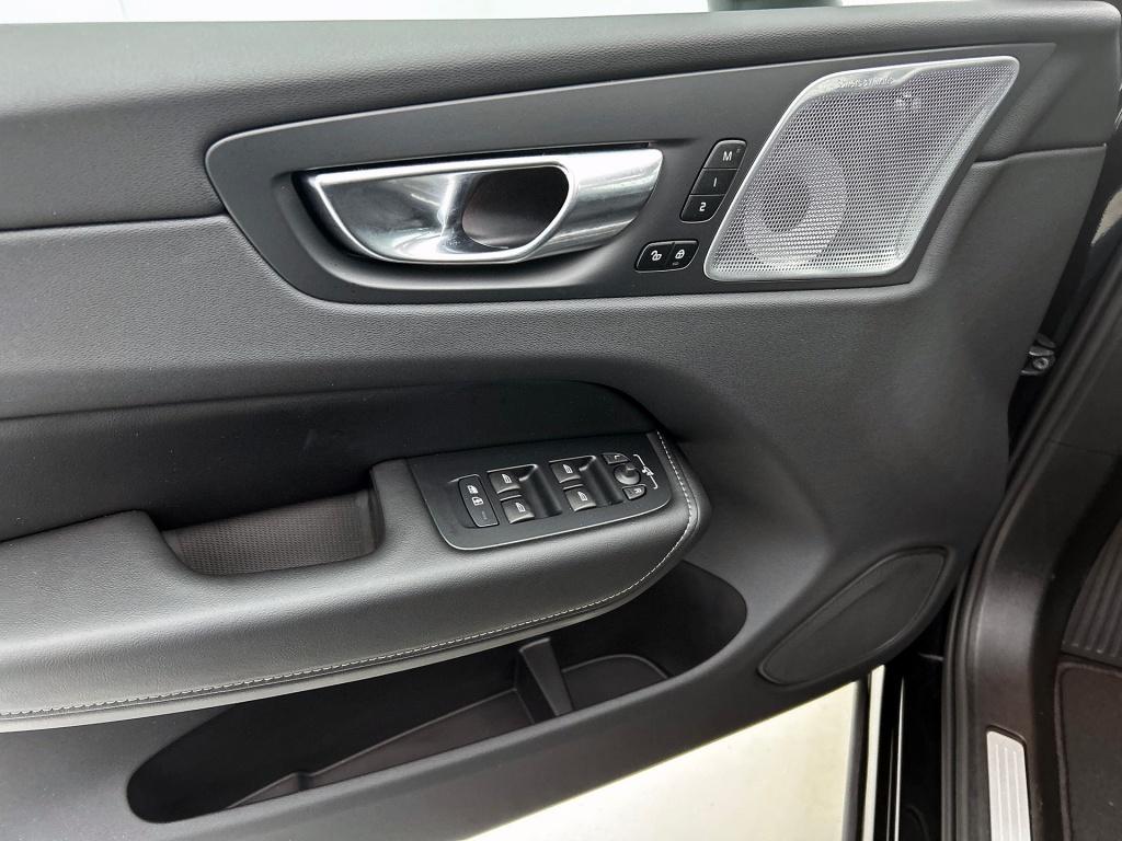 46843930 volvo xc60 2 0 t6 awd ultra black edition bowers wilkins luchtvering 93