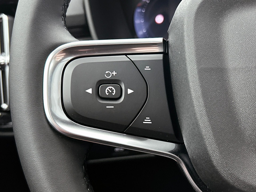 46844168 volvo xc40 2 0 b4 plus black edition 7 02