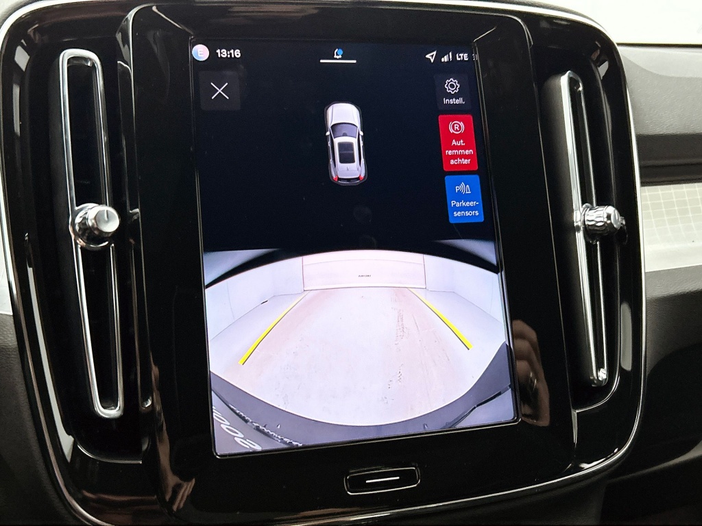 46844168 volvo xc40 2 0 b4 plus black edition 87