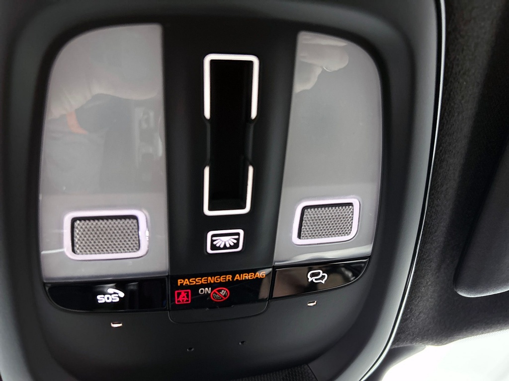 46844168 volvo xc40 2 0 b4 plus black edition 89