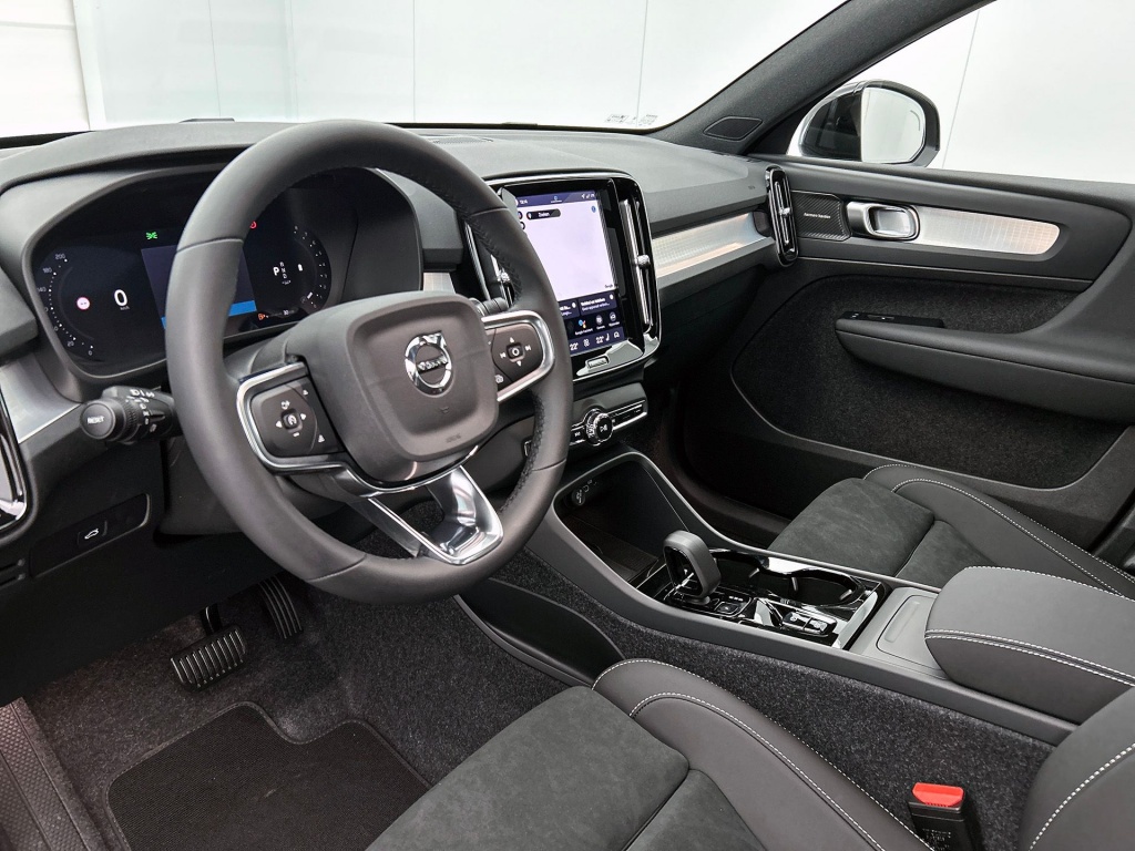46844168 volvo xc40 2 0 b4 plus black edition 91