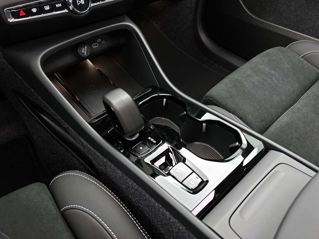 46844168 volvo xc40 2 0 b4 plus black edition a487e1
