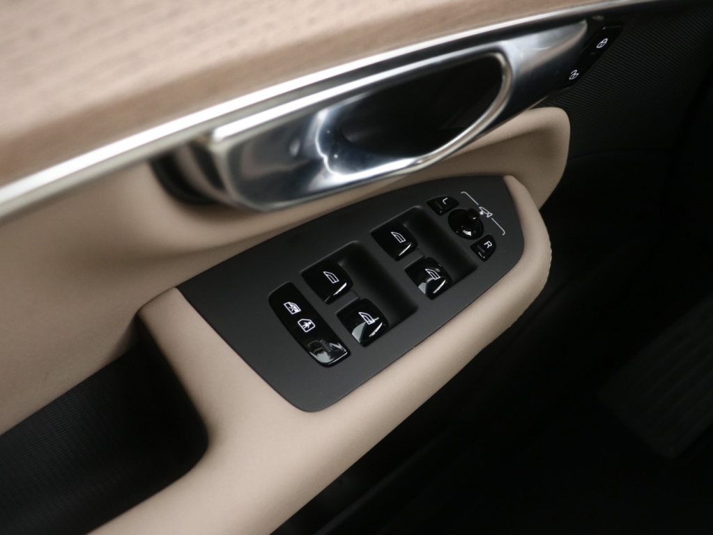 47021368 volvo xc90 t8 plug in awd ultra dark luchtvering trekhaak massagestoe 04