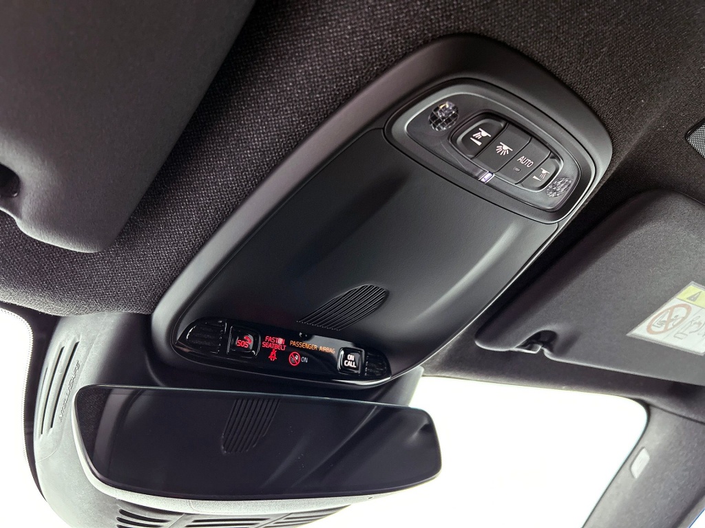 47259147 volvo xc40 xc40 t4 recharge plus dark leder memorystoelen harman kard 01