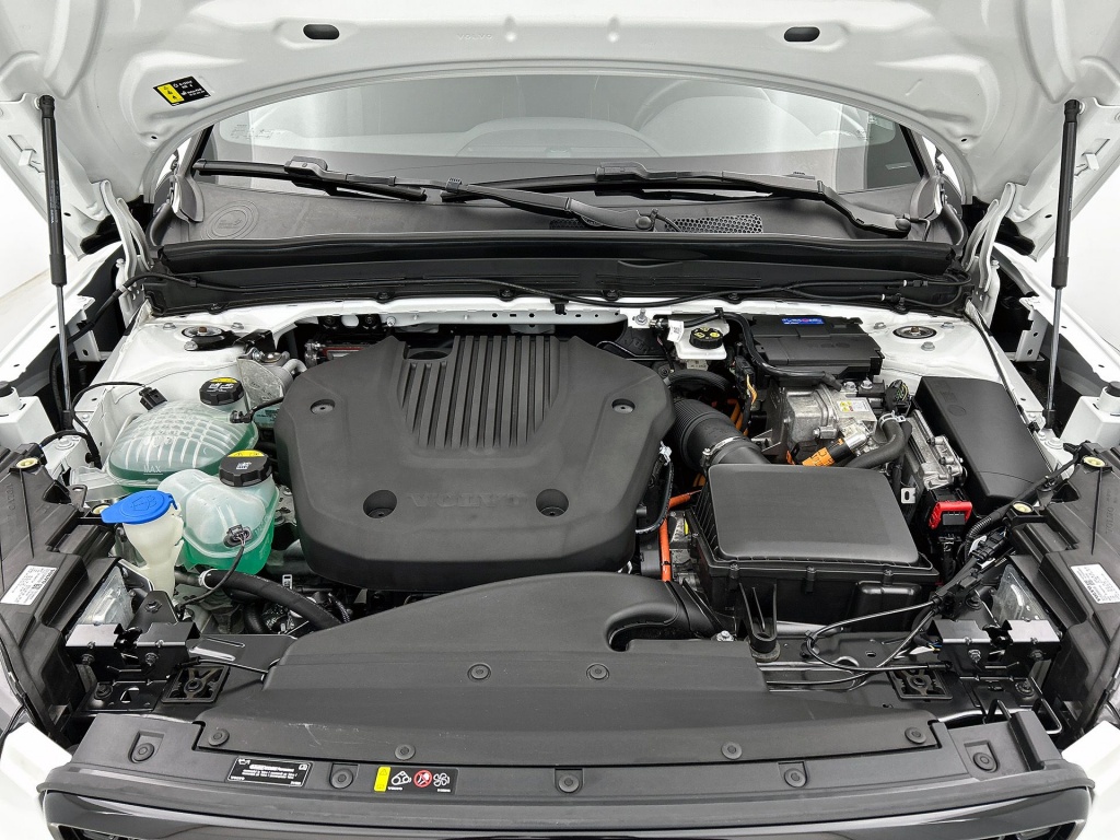 47259147 volvo xc40 xc40 t4 recharge plus dark leder memorystoelen harman kard 05