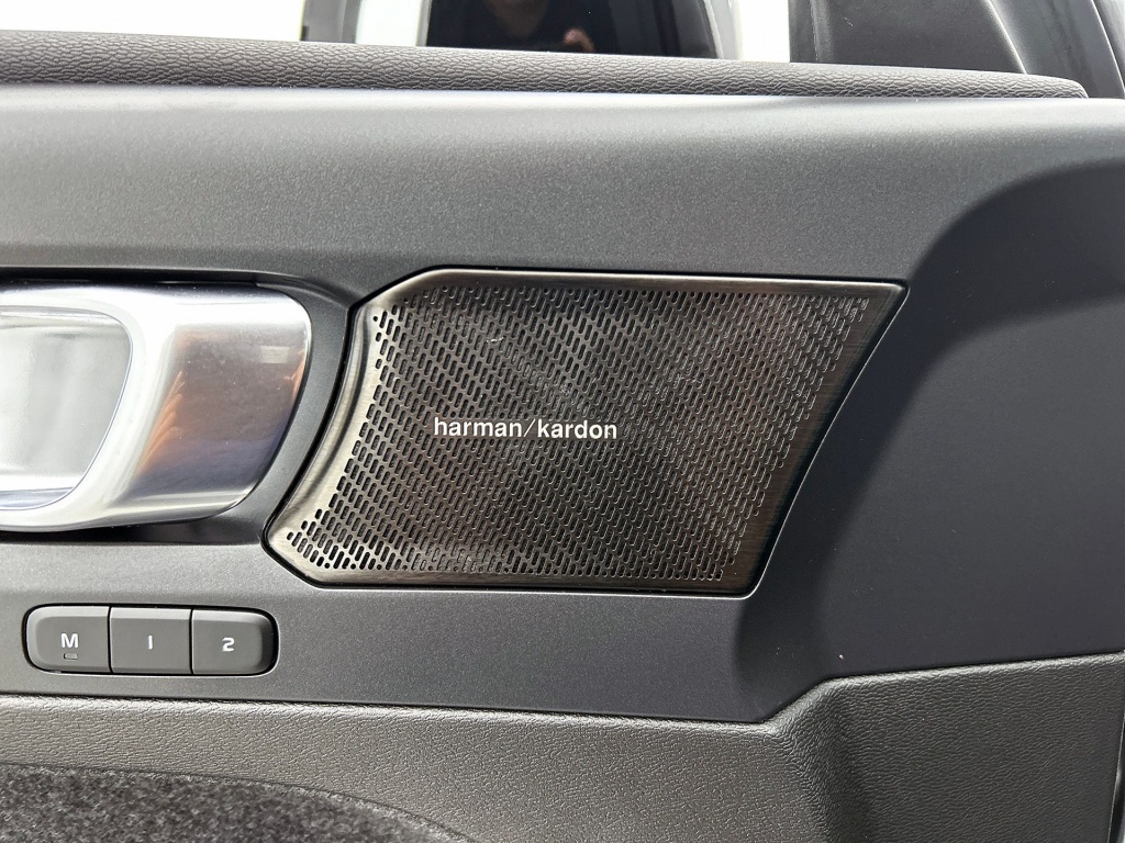 47259147 volvo xc40 xc40 t4 recharge plus dark leder memorystoelen harman kard 07