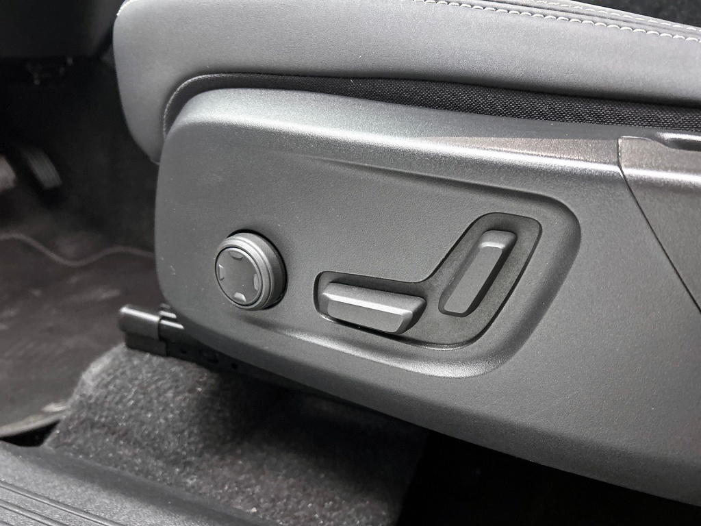 47259147 volvo xc40 xc40 t4 recharge plus dark leder memorystoelen harman kard 33