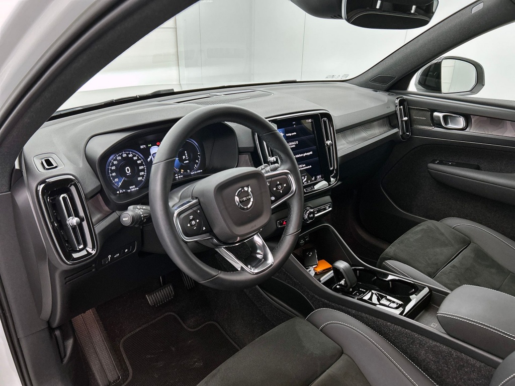 47259147 volvo xc40 xc40 t4 recharge plus dark leder memorystoelen harman kard 35