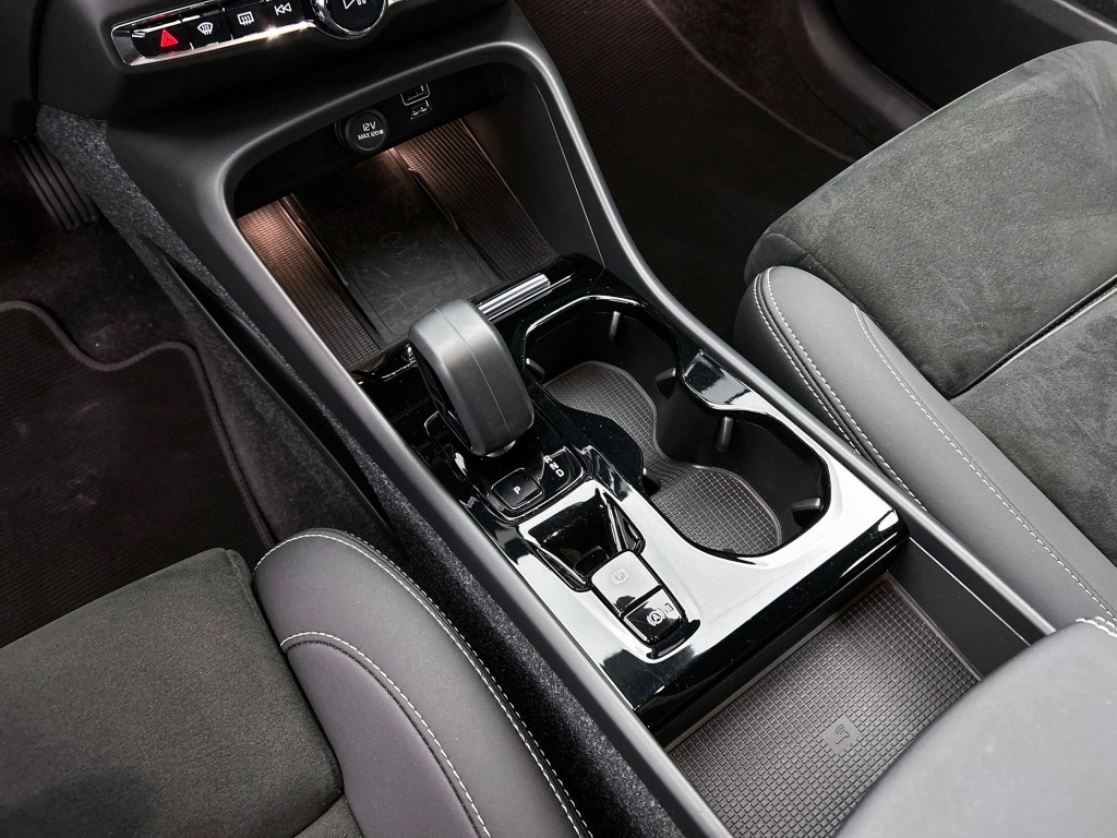 47259147 volvo xc40 xc40 t4 recharge plus dark leder memorystoelen harman kard 38