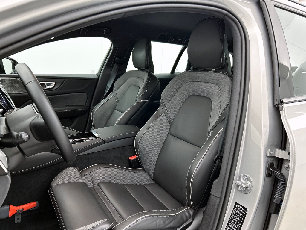 47443724 volvo v60 2 0 t6 plus dark trekhaak sport leder 360 blis pilot 1f2bf3