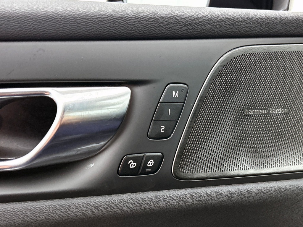 47443724 volvo v60 2 0 t6 plus dark trekhaak sport leder 360 blis pilot 98