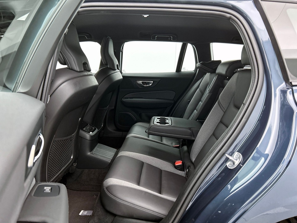 47513318 volvo v60 2 0 t6 plus dark trekhaak sport leder 360 blis pilot 94