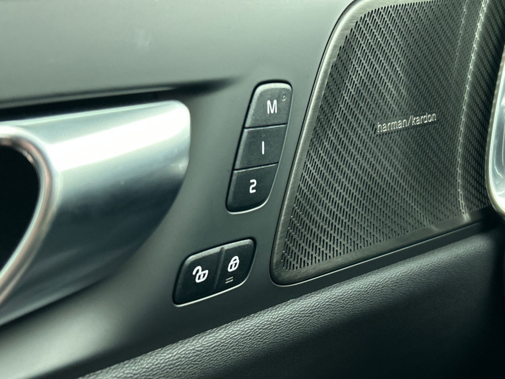 47516812 volvo v60 2 0 t6 plus dark trekhaak sport leder 360 blis pilot 4e6373