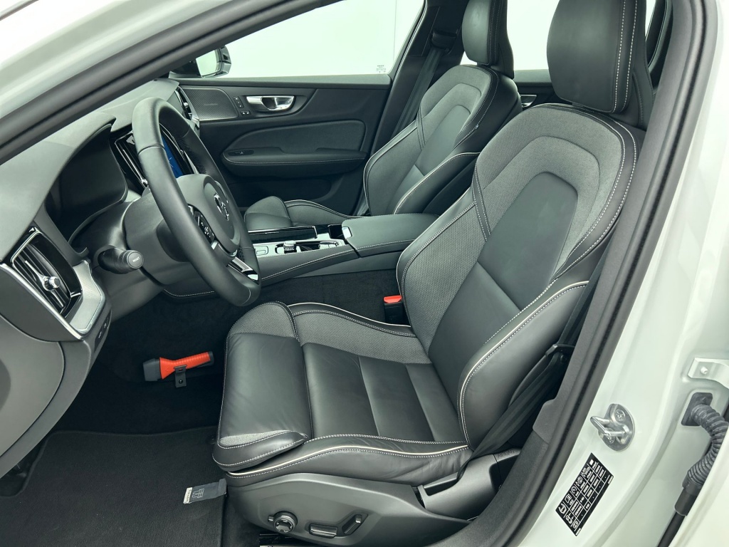 47516812 volvo v60 2 0 t6 plus dark trekhaak sport leder 360 blis pilot 7dc41a