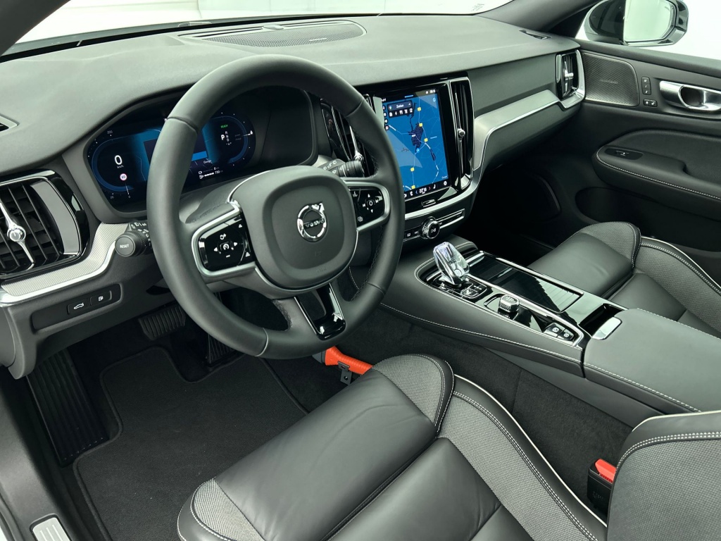 47516812 volvo v60 2 0 t6 plus dark trekhaak sport leder 360 blis pilot 948165