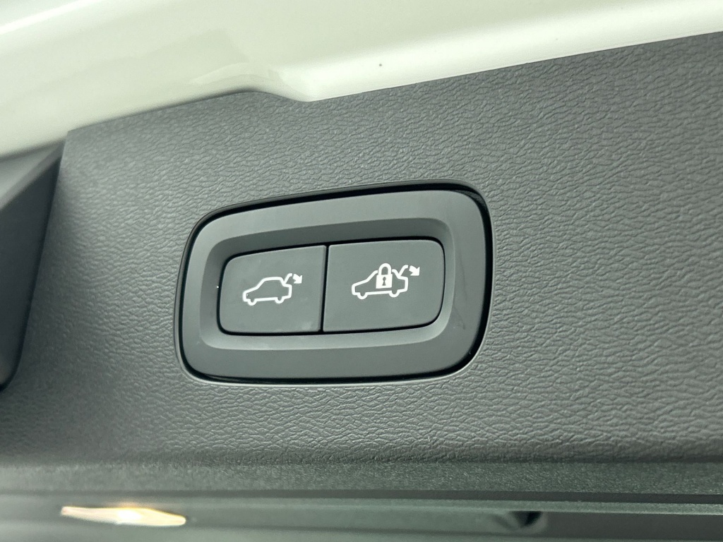 47516812 volvo v60 2 0 t6 plus dark trekhaak sport leder 360 blis pilot 9ae2b4