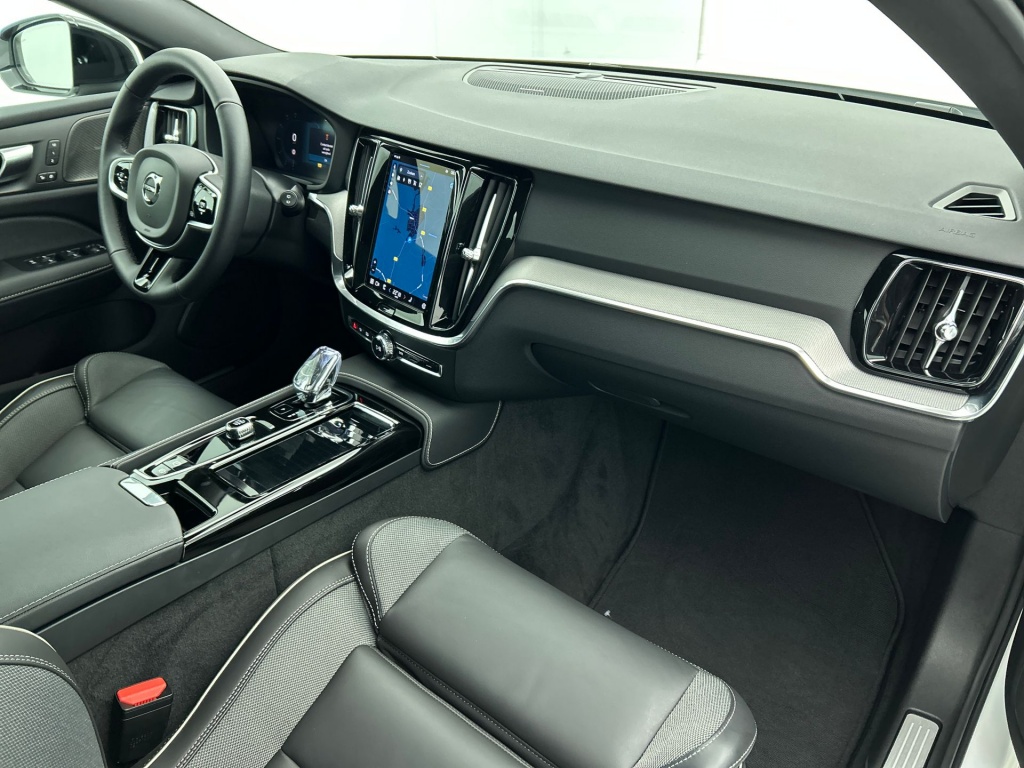 47516812 volvo v60 2 0 t6 plus dark trekhaak sport leder 360 blis pilot a55948