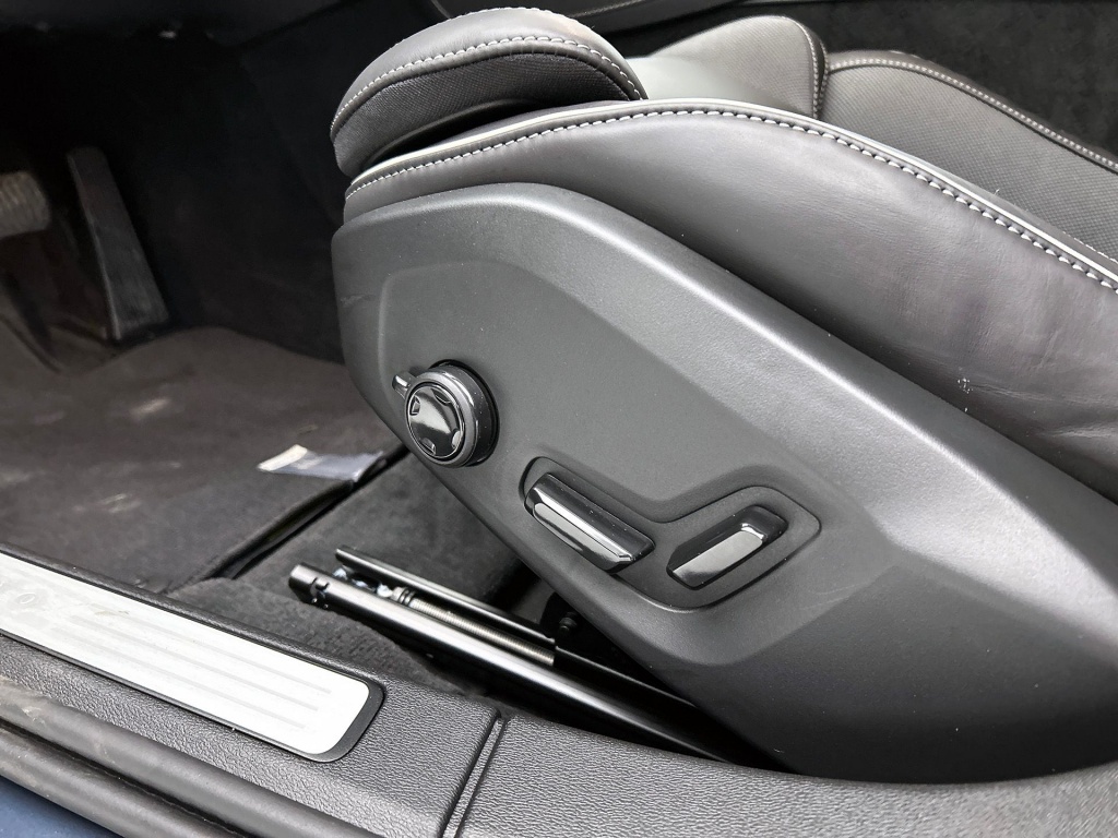 47540135 volvo v60 2 0 t6 plus dark trekhaak sport leder 360 blis pilot 80