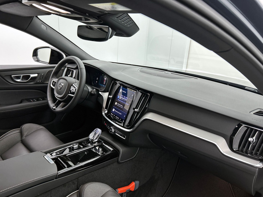 47540135 volvo v60 2 0 t6 plus dark trekhaak sport leder 360 blis pilot 81